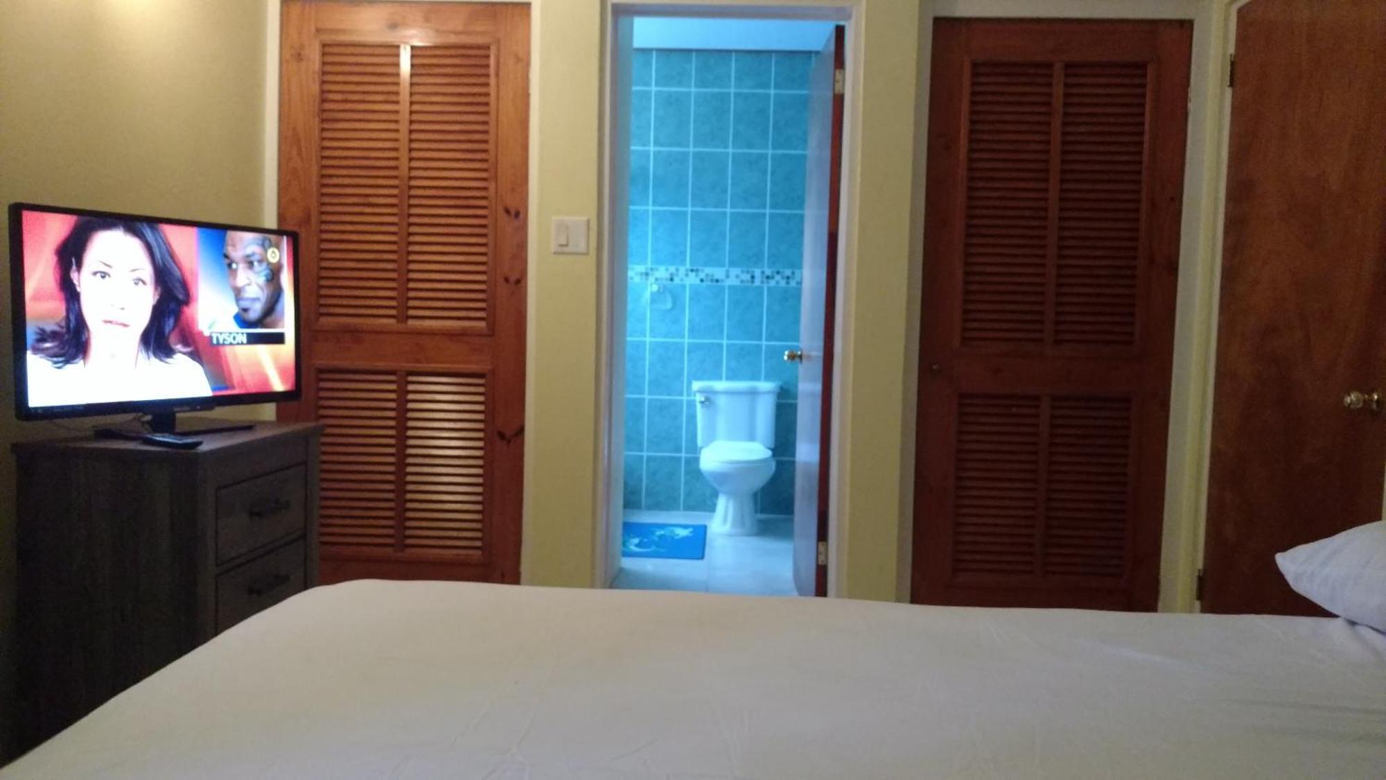 Zeus Estate Guesthouse St. John's Экстерьер фото