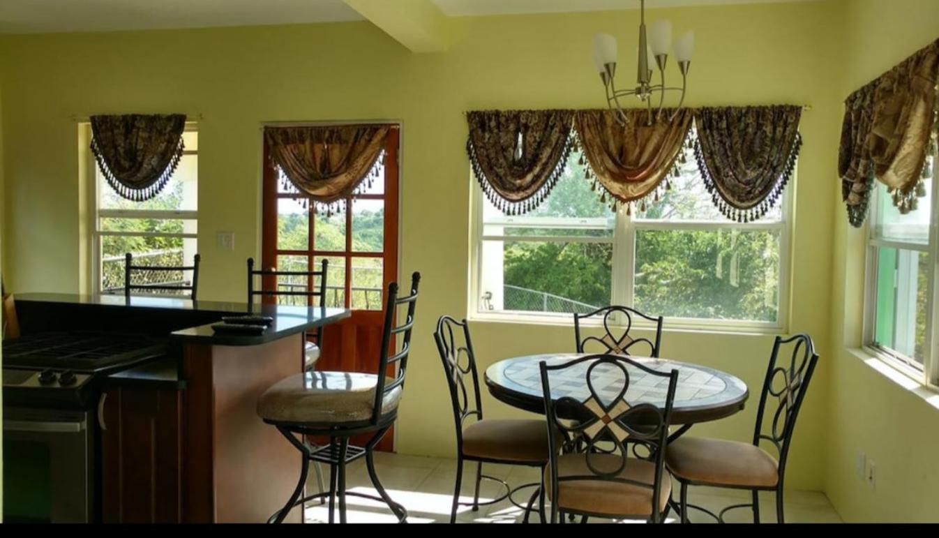 Zeus Estate Guesthouse St. John's Экстерьер фото
