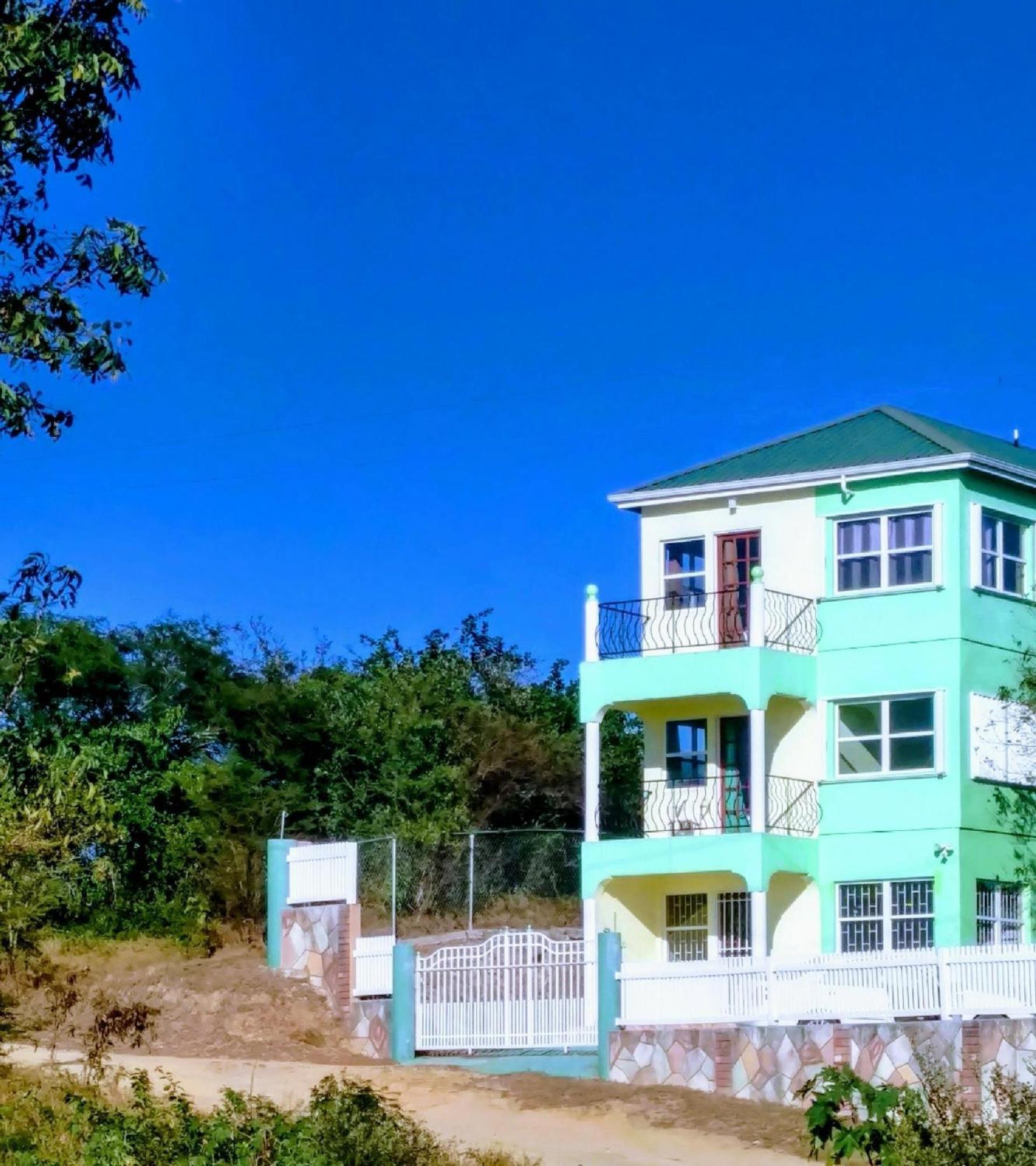 Zeus Estate Guesthouse St. John's Экстерьер фото